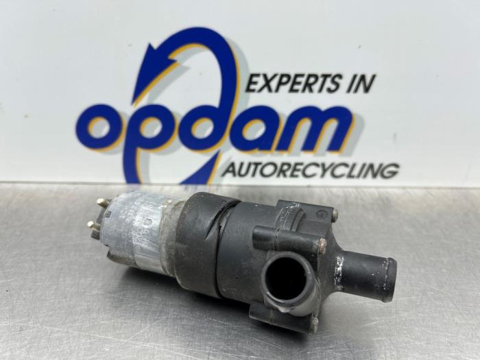 Begagnade Extra vattenpump Mercedes C (W203) 3.2 C-320 V6 18V Pris € 35,00 Marginaltabell erbjuds av Gebr Opdam B.V.