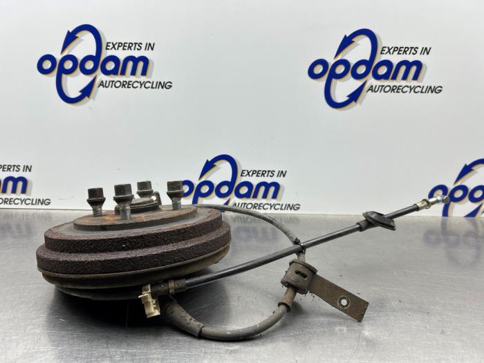 Używane Hamulec bebnowy tyl Opel Agila (A) 1.2 16V Twin Port Cena € 50,00 Procedura marży oferowane przez Gebr Opdam B.V.