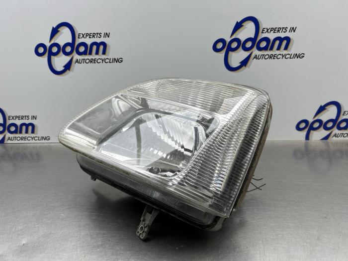 Używane Reflektor lewy Opel Agila (A) 1.2 16V Twin Port Cena € 30,00 Procedura marży oferowane przez Gebr Opdam B.V.
