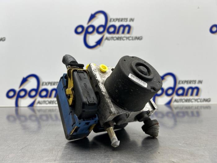 Usagé Bloc ABS Opel Agila (A) 1.0 12V Twin Port Prix € 75,00 Règlement à la marge proposé par Gebr Opdam B.V.