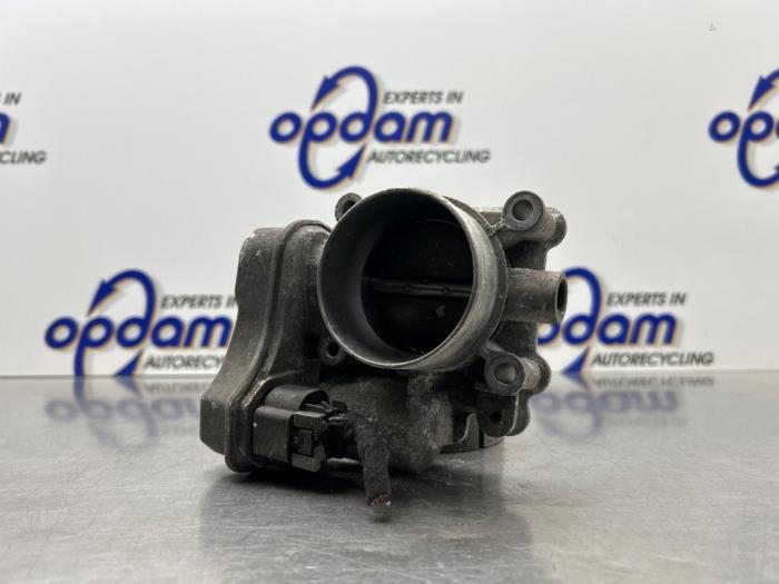 Usagé Boitier papillon Opel Zafira (M75) 2.2 16V Direct Ecotec Prix € 50,00 Règlement à la marge proposé par Gebr Opdam B.V.