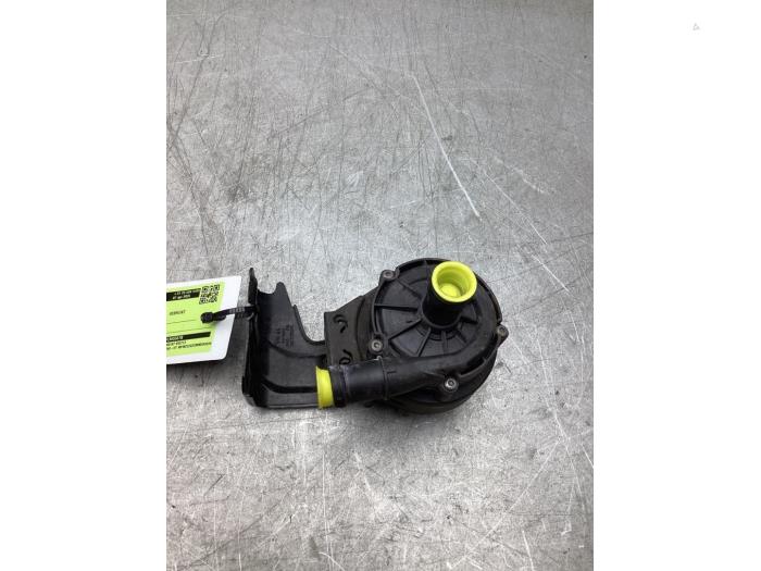 Begagnade Extra vattenpump Volkswagen Golf VIII (CD1) 1.4 GTE 16V Pris € 35,00 Marginaltabell erbjuds av Gebr Opdam B.V.