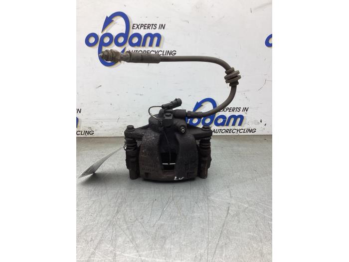 Gebrauchte Bremszange links vorne Fiat Grande Punto (199) 1.2 Preis € 30,00 Margenregelung angeboten von Gebr Opdam B.V.