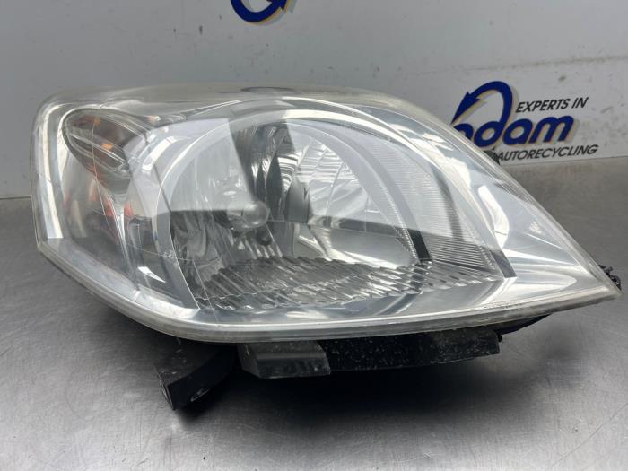 Używane Reflektor prawy Peugeot Bipper (AA) 1.4 HDi Cena € 50,00 Procedura marży oferowane przez Gebr Opdam B.V.
