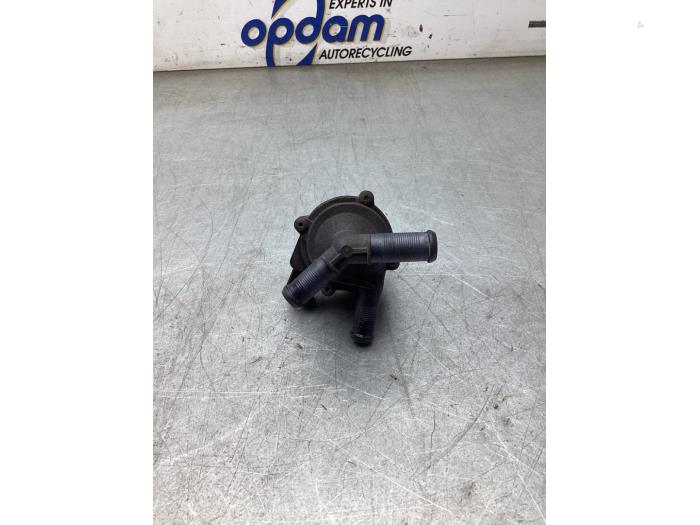Begagnade Extra vattenpump Citroen C4 Cactus (0B/0P) 1.2 PureTech 110 12V Van Pris € 75,00 Marginaltabell erbjuds av Gebr Opdam B.V.