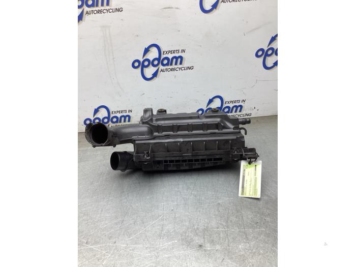 Begagnade Luftfilterhus Citroen C4 Cactus (0B/0P) 1.2 PureTech 110 12V Pris € 75,00 Marginaltabell erbjuds av Gebr Opdam B.V.