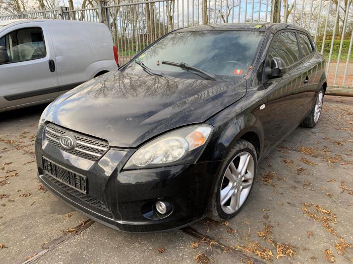 Używane Reflektor lewy Kia Pro cee'd (EDB3) 1.6 CVVT 16V Cena na żądanie oferowane przez Gebr Opdam B.V.