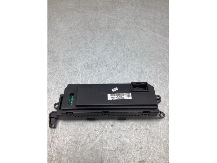 Begagnade Innerdisplay Hyundai i20 1.4i 16V Pris € 30,00 Marginaltabell erbjuds av Gebr Opdam B.V.