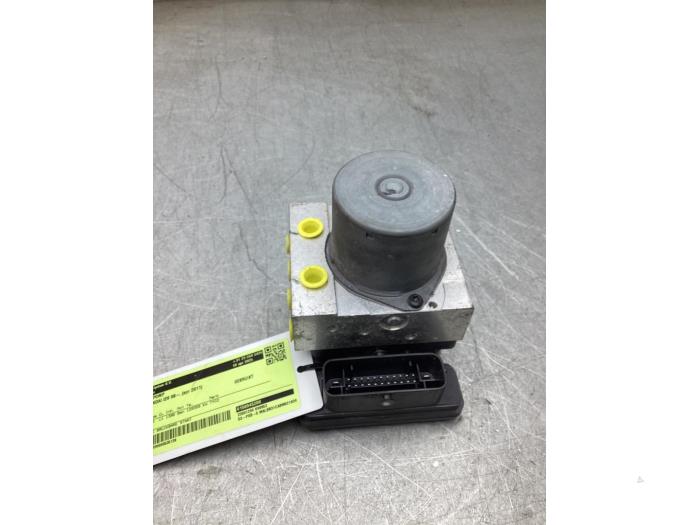 Begagnade ABS-pump Hyundai i20 1.4i 16V Pris € 100,00 Marginaltabell erbjuds av Gebr Opdam B.V.