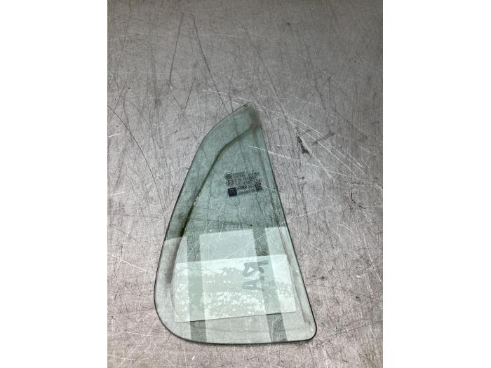 Usados Ventanilla triangular derecha detrás Opel Karl 1.0 12V Precio € 30,00 Norma de margen ofrecido por Gebr Opdam B.V.