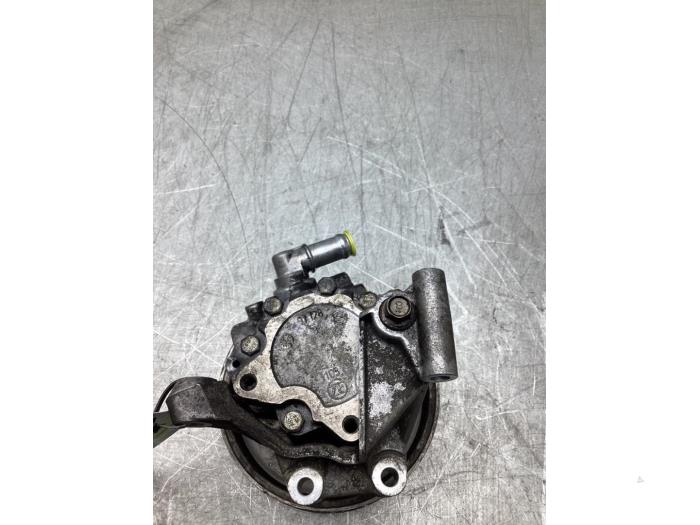 Usagé Pompe de direction Audi A4 (B7) 3.2 FSI V6 30V Quattro Prix € 75,00 Règlement à la marge proposé par Gebr Opdam B.V.