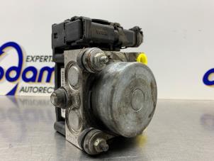 Begagnade ABS-pump Opel Corsa D 1.2 16V Pris € 175,00 Marginaltabell erbjuds av Gebr Opdam B.V.
