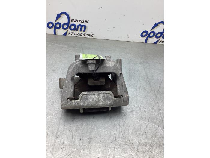 Usagé Support moteur Volkswagen Caddy III (2KA,2KH,2CA,2CH) 1.6 TDI 16V Prix € 24,20 Prix TTC proposé par Gebr Opdam B.V.