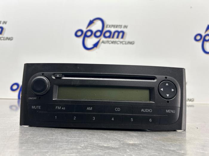 Używane Radioodtwarzacz CD Fiat Grande Punto (199) 1.4 Cena € 75,00 Procedura marży oferowane przez Gebr Opdam B.V.