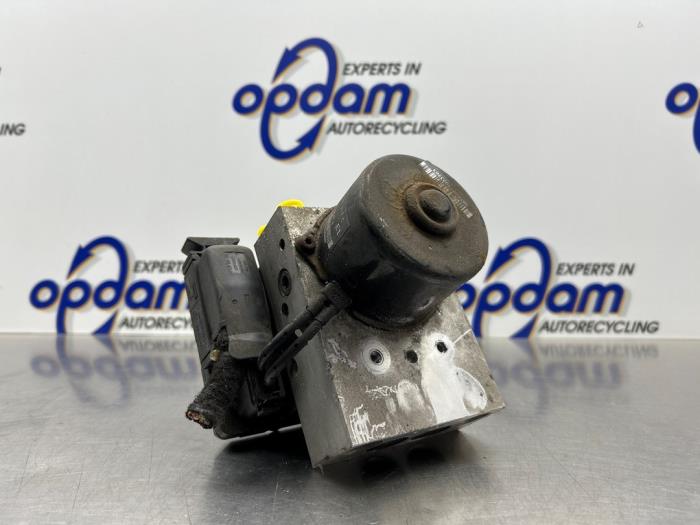 Używane Pompa ABS Volkswagen Golf IV (1J1) 2.3 V5 GTI Cena € 99,00 Procedura marży oferowane przez Gebr Opdam B.V.