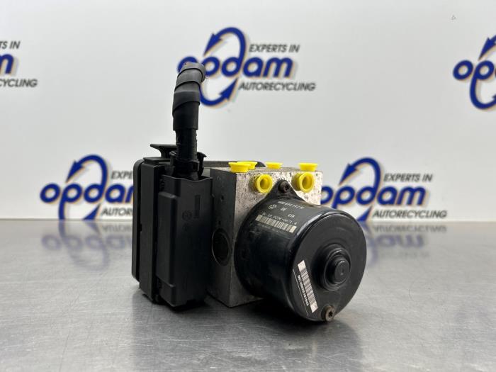 Begagnade ABS-pump Volkswagen Polo IV (9N1/2/3) 1.4 16V Pris € 151,25 Inklusive moms erbjuds av Gebr Opdam B.V.