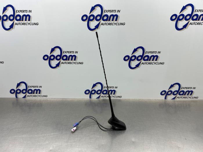 Używane Antena Citroen C4 Cactus (0B/0P) 1.2 PureTech 82 12V Cena € 25,00 Procedura marży oferowane przez Gebr Opdam B.V.