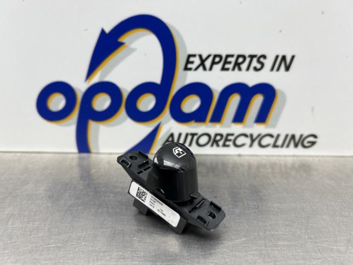 Usados Interruptor de ventanilla eléctrica Fiat 500C (312) 0.9 TwinAir 80 Precio € 20,00 Norma de margen ofrecido por Gebr Opdam B.V.