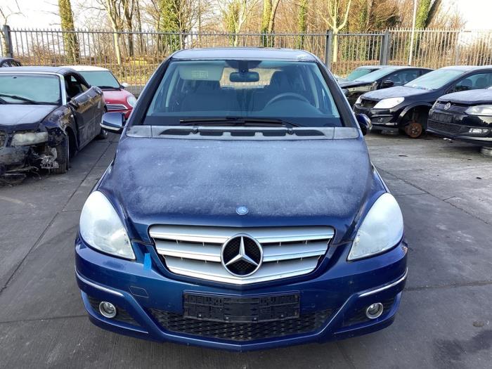 Używane Maska Mercedes B (W245) 1.7 B-180 16V Cena € 275,00 Procedura marży oferowane przez Gebr Opdam B.V.