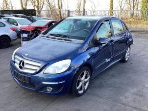 Begagnade Strålkastare, vänster Mercedes B (W245) 1.7 B-180 16V Pris € 150,00 Marginaltabell erbjuds av Gebr Opdam B.V.