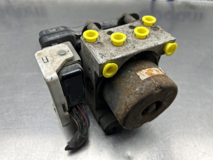 Bloc ABS d'un Mazda 6 Sportbreak (GY19/89) 1.8i 16V 2006