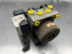 Bloc ABS d'un Mazda 6 Sportbreak (GY19/89) 1.8i 16V 2006