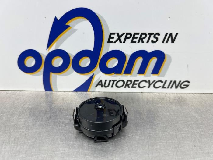 Begagnade Regnsensor Smart Fortwo Coupé (453.3) 1.0 12V Pris € 50,00 Marginaltabell erbjuds av Gebr Opdam B.V.