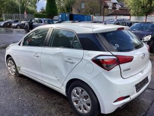 Używane Naroznik karoserii lewy tyl Hyundai i20 (GBB) 1.2i 16V Cena na żądanie oferowane przez Gebr Opdam B.V.