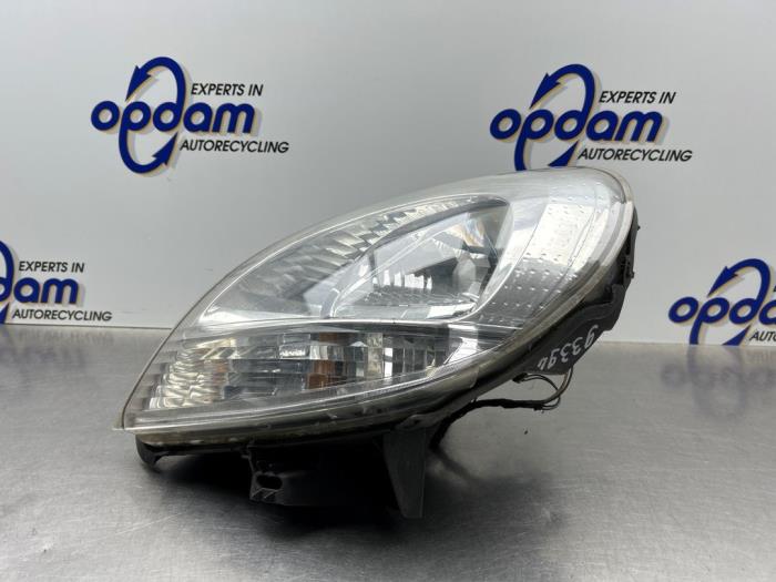 Używane Reflektor lewy Renault Kangoo Express (FC) 1.5 dCi 60 Cena € 50,00 Procedura marży oferowane przez Gebr Opdam B.V.