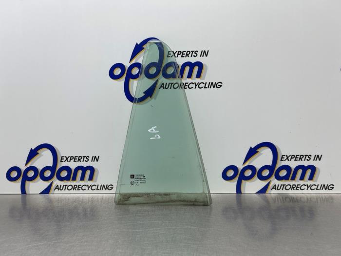 Usados Ventanilla triangular izquierda detrás Opel Astra H SW (L35) 1.6 16V Twinport Precio € 40,00 Norma de margen ofrecido por Gebr Opdam B.V.