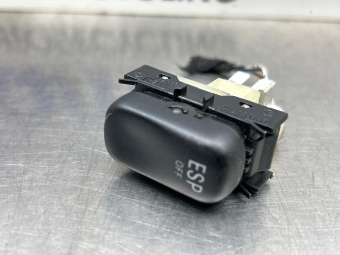 Usados Interruptor ESP Mercedes ML I (163) 270 2.7 CDI 20V Precio € 10,00 Norma de margen ofrecido por Gebr Opdam B.V.