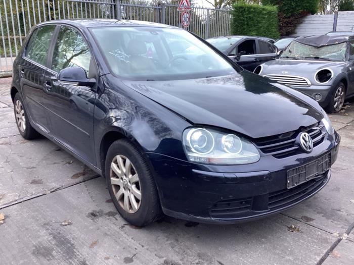 Używane Reflektor prawy Volkswagen Golf V (1K1) 2.0 FSI 16V Cena € 150,00 Procedura marży oferowane przez Gebr Opdam B.V.