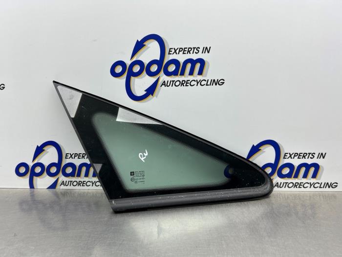 Usados Ventanilla triangular derecha delante Opel Zafira (M75) 1.6 16V Precio € 30,00 Norma de margen ofrecido por Gebr Opdam B.V.