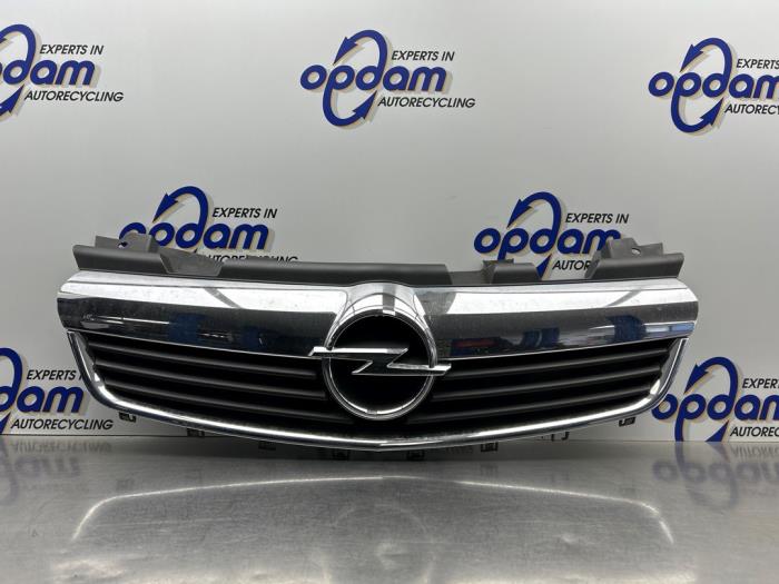 Używane Grill Opel Zafira (M75) 1.6 16V Cena € 75,00 Procedura marży oferowane przez Gebr Opdam B.V.