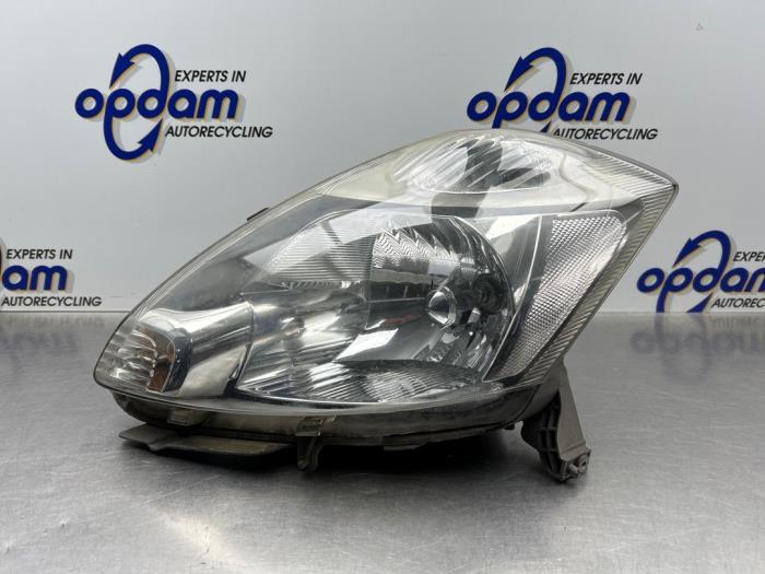 Używane Reflektor lewy Subaru Justy (M3) 1.0 12V DVVT Cena € 60,00 Procedura marży oferowane przez Gebr Opdam B.V.