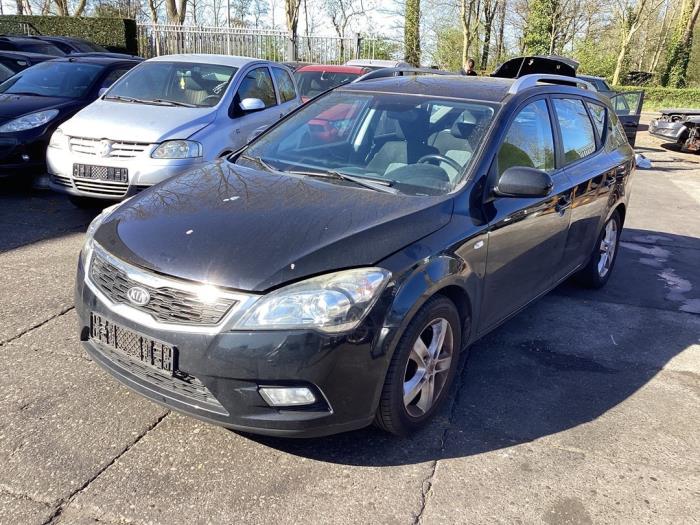 Używane Maska Kia Cee'd Sporty Wagon (EDF) 1.4 16V Cena € 150,00 Procedura marży oferowane przez Gebr Opdam B.V.