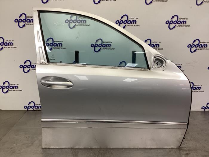 Begagnade Framdörr, 4-dörrars, höger Mercedes E (W211) 3.0 E-280 V6 24V Pris € 150,00 Marginaltabell erbjuds av Gebr Opdam B.V.