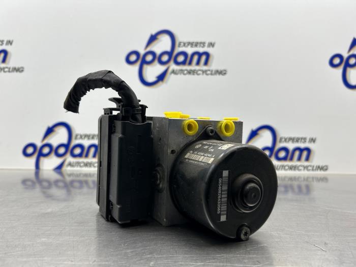 Usados Bomba ABS Volkswagen Eos (1F7/F8) 3.2 V6 24V Precio € 125,00 Norma de margen ofrecido por Gebr Opdam B.V.