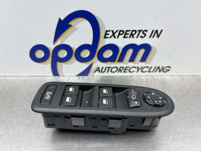 Usados Interruptor de ventanilla eléctrica Peugeot 308 (4A/C) 1.6 VTI 16V Precio € 60,00 Norma de margen ofrecido por Gebr Opdam B.V.