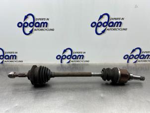 Usados Eje de transmisión izquierda delante Peugeot 206+ (2L/M) 1.4 XS Precio € 50,00 Norma de margen ofrecido por Gebr Opdam B.V.