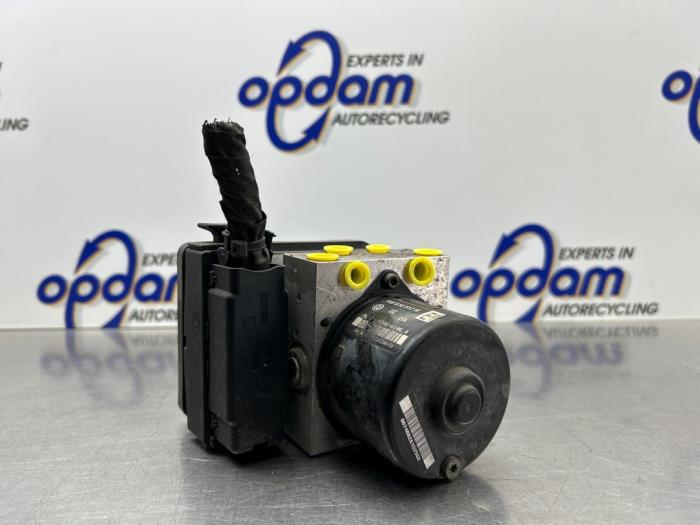 Usagé Pompe ABS Volkswagen Golf V (1K1) 1.4 FSI 16V Prix € 150,00 Règlement à la marge proposé par Gebr Opdam B.V.
