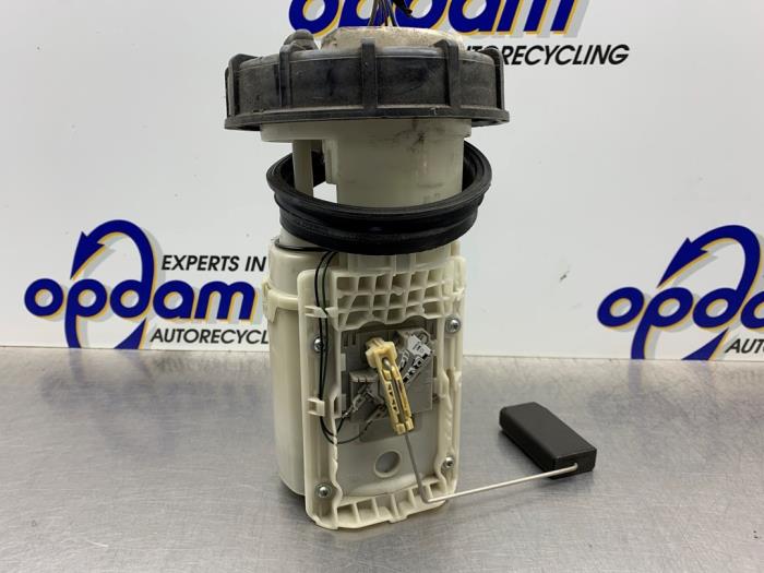 Usagé Pompe essence Volkswagen Polo IV (9N1/2/3) 1.4 16V Prix € 40,00 Règlement à la marge proposé par Gebr Opdam B.V.