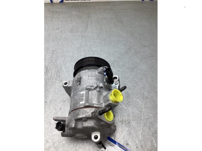 Usagé Pompe clim Ford Transit Custom 2.0 EcoBlue 170 Prix € 302,50 Prix TTC proposé par Gebr Opdam B.V.