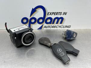 Begagnade Cylinderlåsuppsättning (komplett) Mercedes B (W245) 1.7 B-180 16V Pris € 175,00 Marginaltabell erbjuds av Gebr Opdam B.V.
