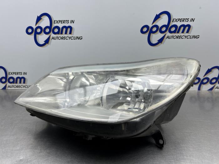 Używane Reflektor lewy Citroen C5 II Break (RE) 2.0 16V Cena € 50,00 Procedura marży oferowane przez Gebr Opdam B.V.