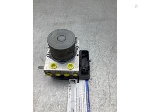 Usagé Pompe ABS Skoda Fabia III (NJ3) 1.0 12V Prix € 100,00 Règlement à la marge proposé par Gebr Opdam B.V.