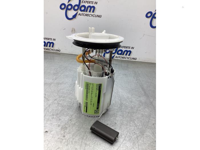 Usagé Pompe essence Skoda Fabia III (NJ3) 1.0 12V Prix € 75,00 Règlement à la marge proposé par Gebr Opdam B.V.