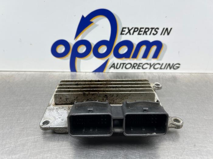 Used Engine management computer Renault Clio II (BB/CB) 1.2 16V Price € 100,00 Margin scheme offered by Gebr Opdam B.V.