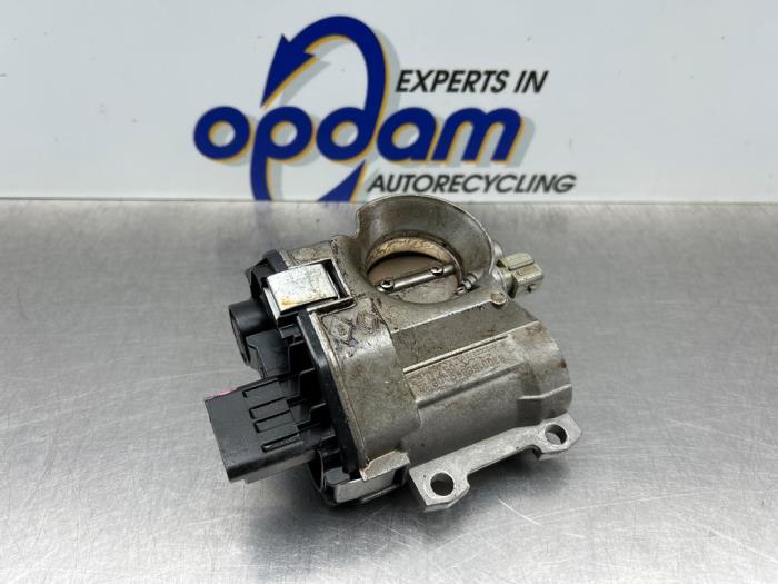 Usagé Boitier papillon Renault Clio II (BB/CB) 1.2 16V Prix € 50,00 Règlement à la marge proposé par Gebr Opdam B.V.