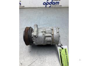 Usagé Pompe clim Mercedes A (W176) 1.6 A-180 16V Prix € 100,00 Règlement à la marge proposé par Gebr Opdam B.V.